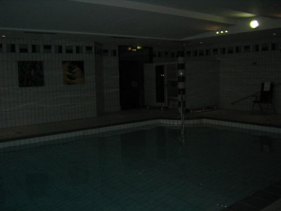 Sauberer Pool Leonardo Hotel Hannover Airport