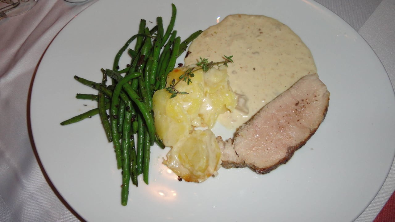 Kalbsrücken mit Steinpilzcreme Hotel Weisseespitze