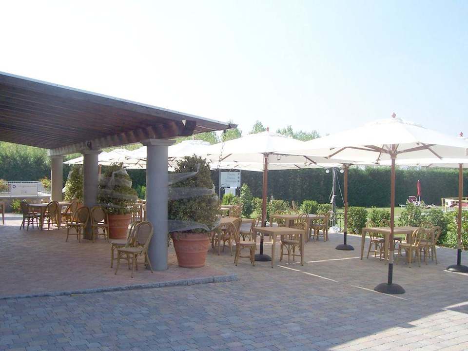 Außengastronomie des Hotels Villa La Reggia
