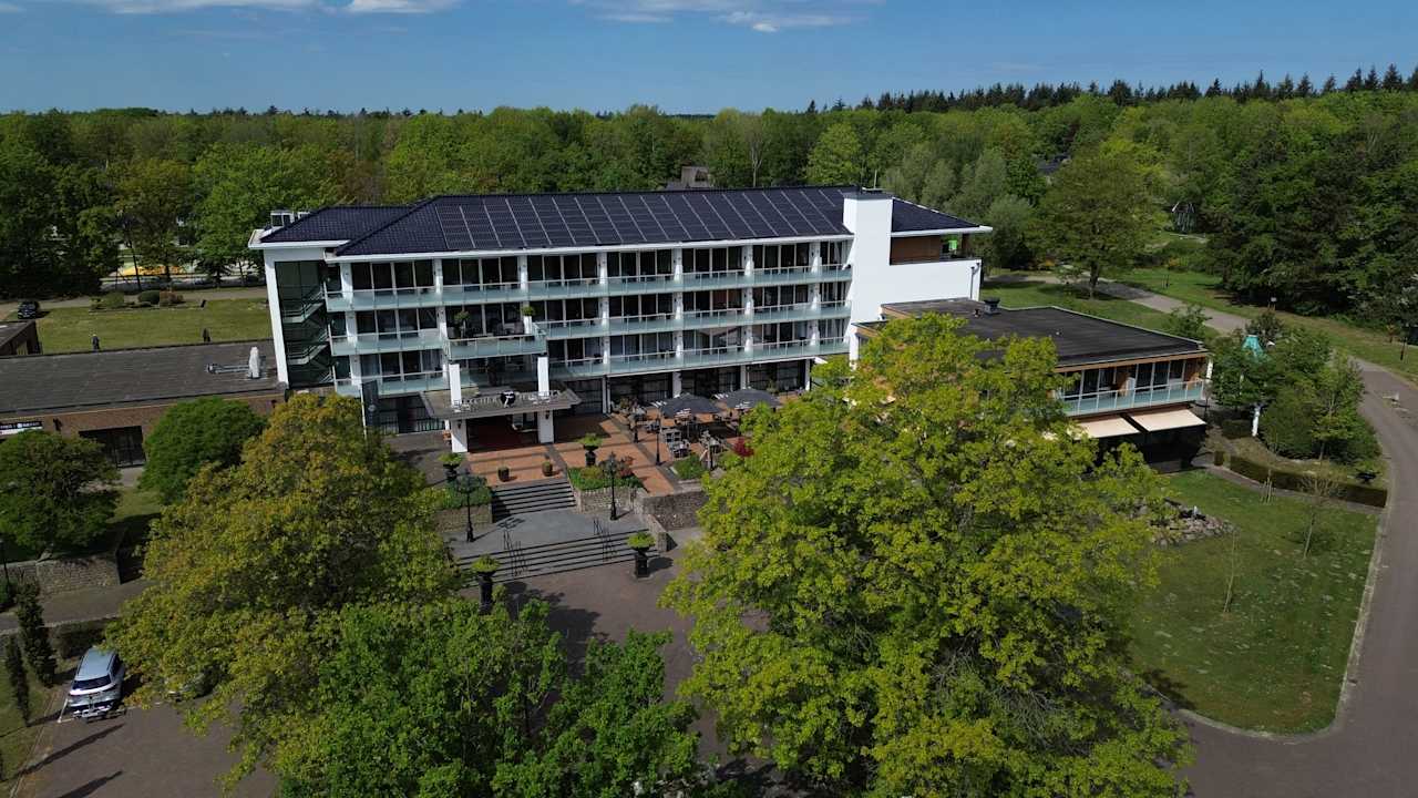 Außenansicht Fletcher Wellness-Hotel De Hunzebergen