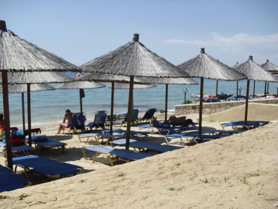 Liegen am Strand Hotel Portes Beach