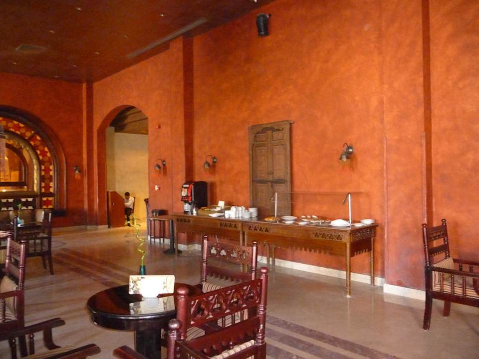 Bar vor dem Hauptrestaurant SUNRISE Royal Makadi Resort