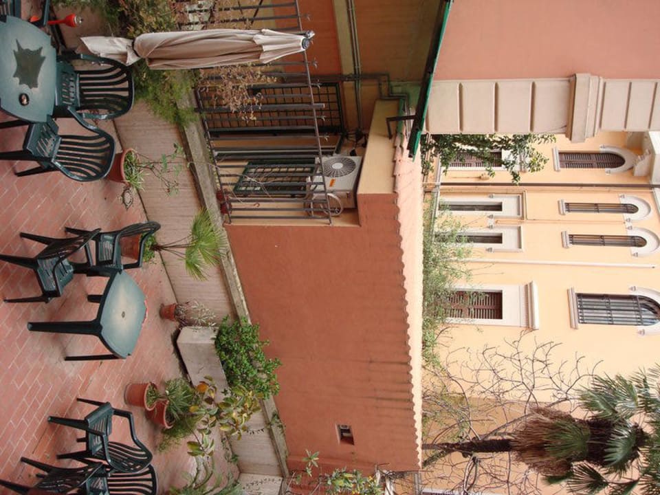 Bick auf den Innenhof. Hotel Luzzatti