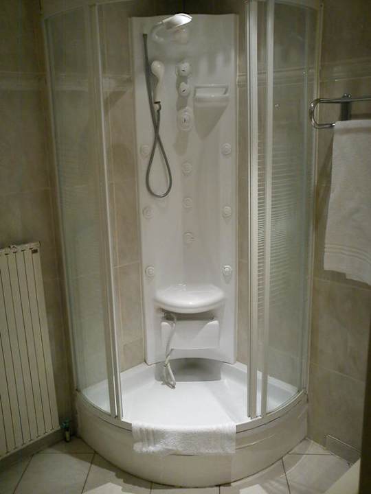 Dusche Leonardo Hotel Charleroi City Center