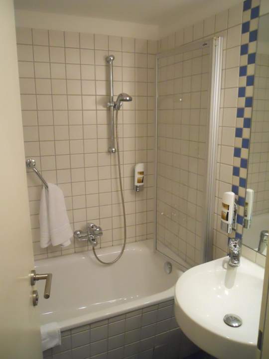 Zimmer Nr. 53 - Badezimmer Hotel Prinzregent by Centro Comfort
