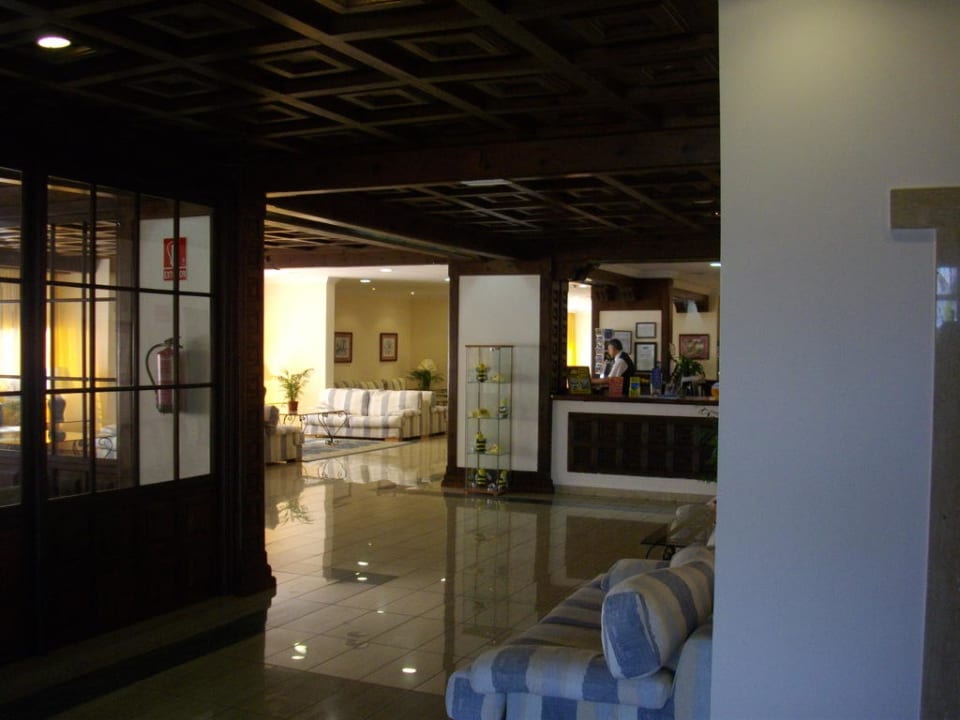 Eingangsbereich mit Rezeption im Canarife Palace BLUESEA Complejo Puerto Resort (Canarife y Bonanza Palace))