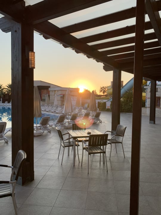 Gastro Seamelia Beach Resort