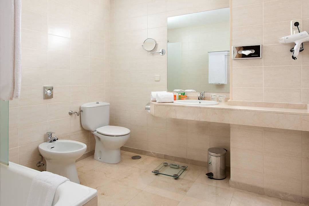 Bathroom NH Madrid Chamberí