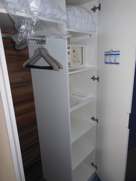 Schrankgröße H+ Hotel Köln Brühl