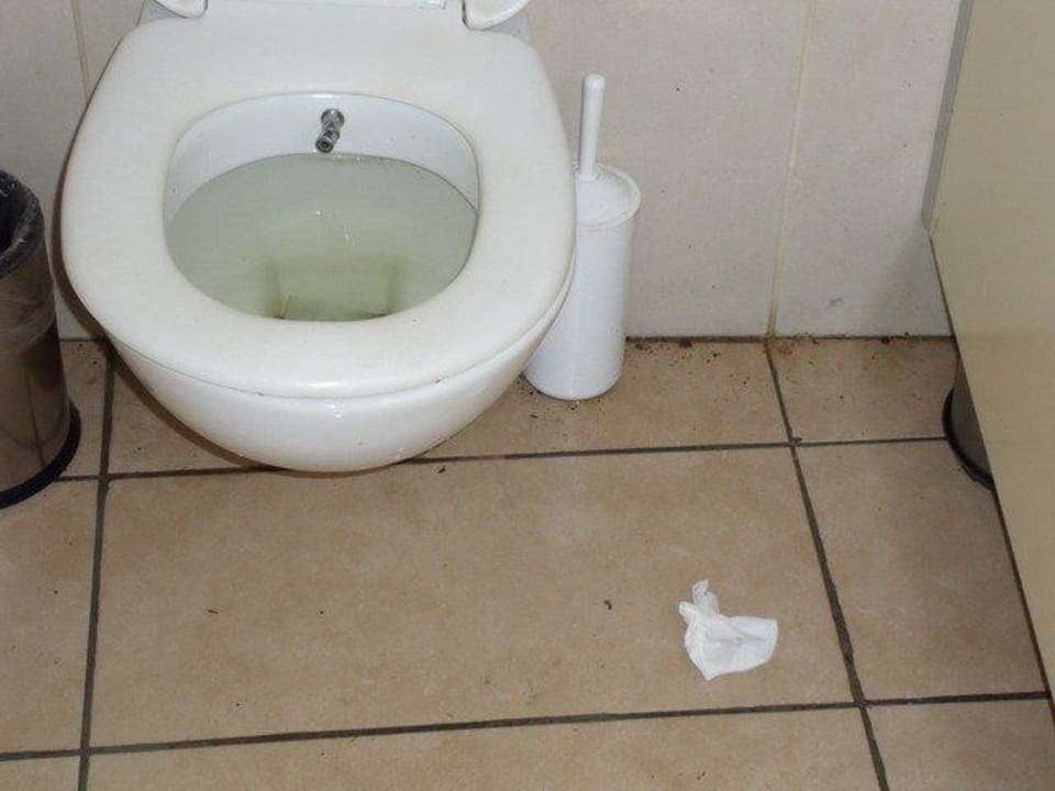 Toilette beim Poolbereich Crystal Admiral