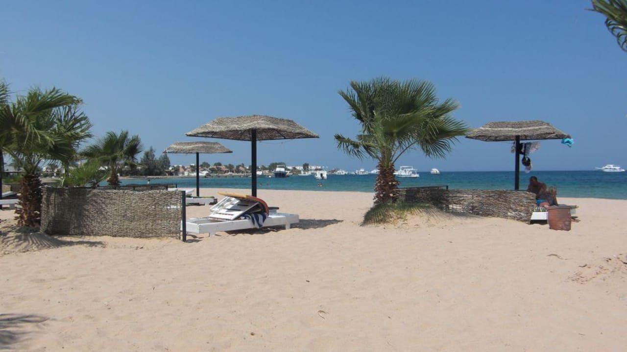 Strand Lotus Bay Beach Resort