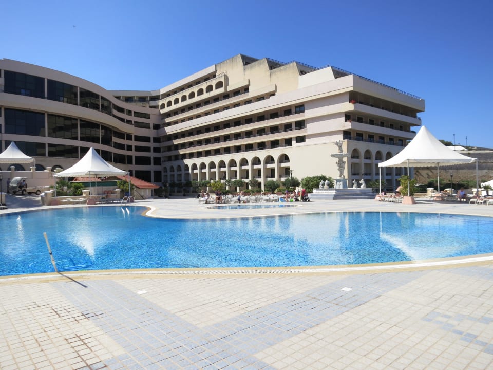  Pool vor Hotel Grand Hotel Excelsior Malta