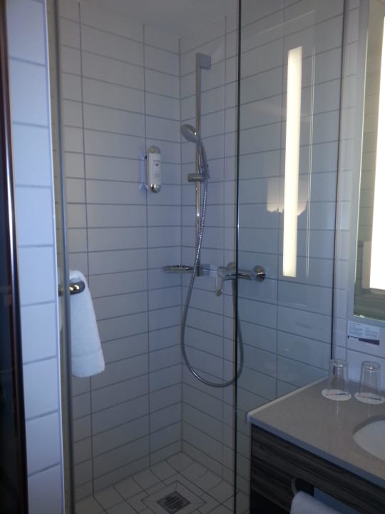 Bad/Dusche Premier Inn Nürnberg City Nordost