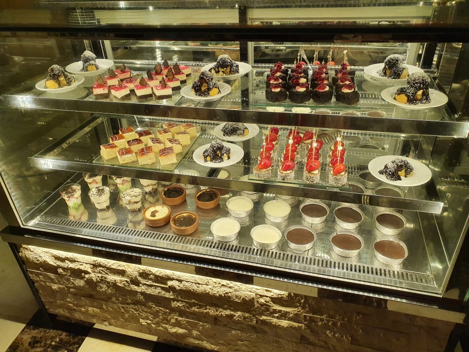 Gastro Saturn Palace Resort Hotel