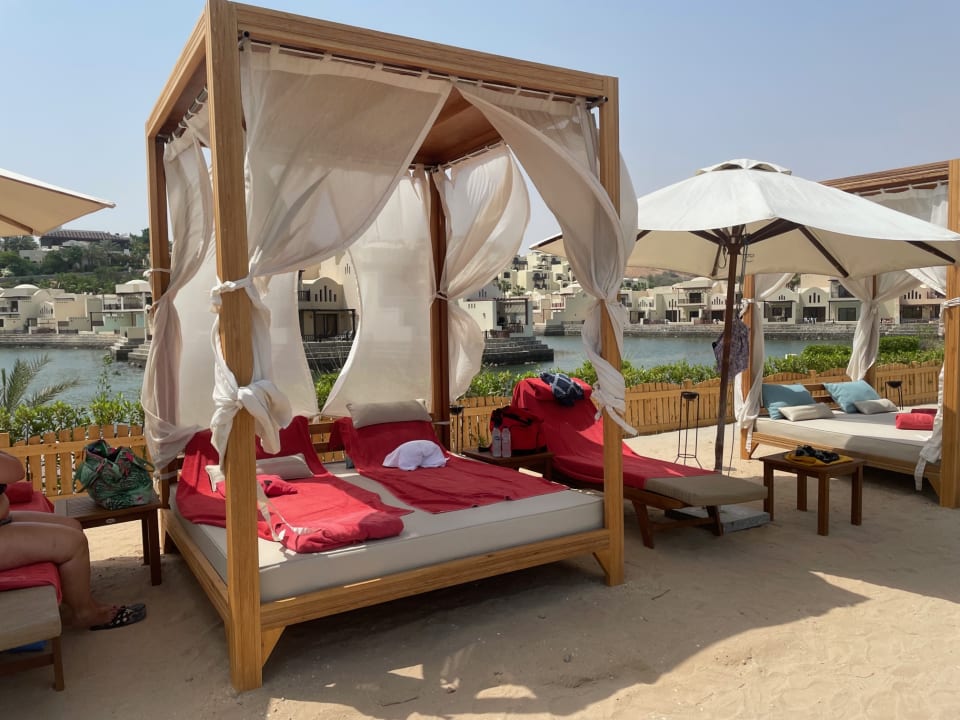 Strand The Cove Rotana Resort