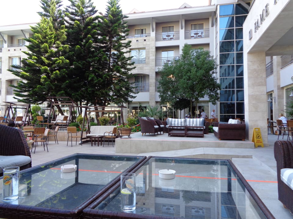 Sitzecke im Garten Fame Residence Kemer & Spa