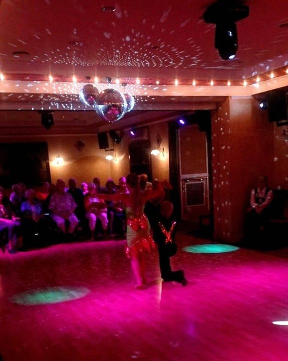 Mali mistrzowie  Hotel Dom nad Rzeką