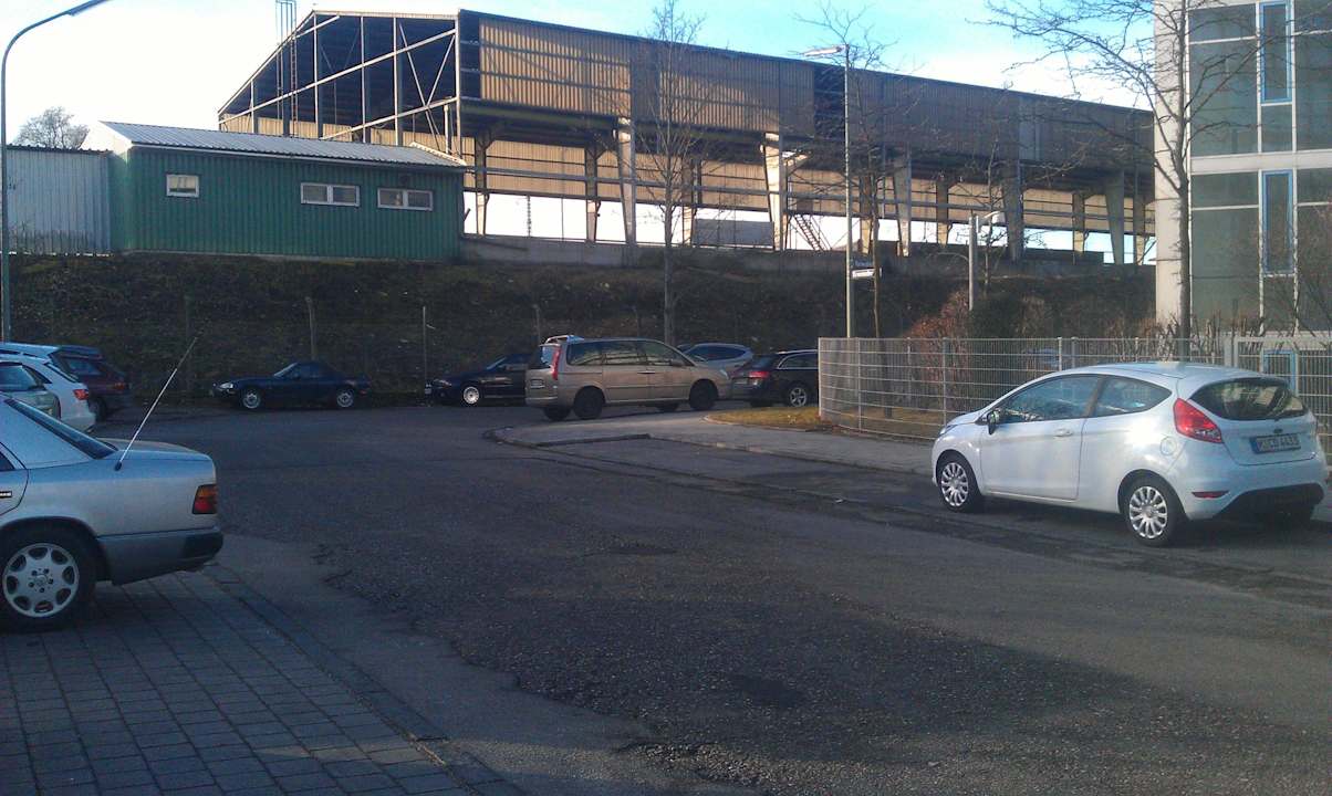 Vor dem Hotel: Industriegebiet acom Hotel München