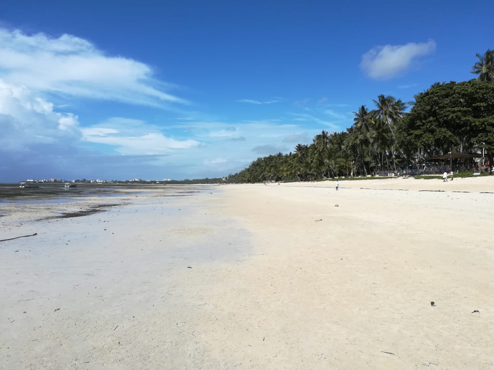 Strand Travellers Beach Hotel & Club