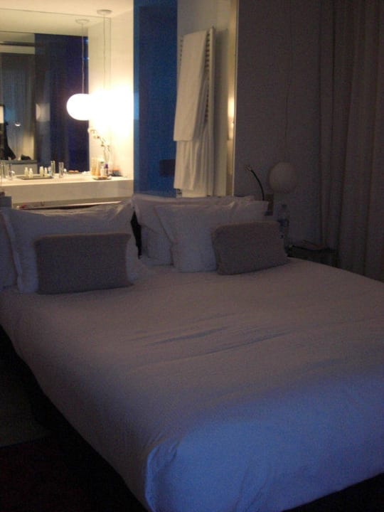 Doppelbett Hotel Melia Barcelona Sky
