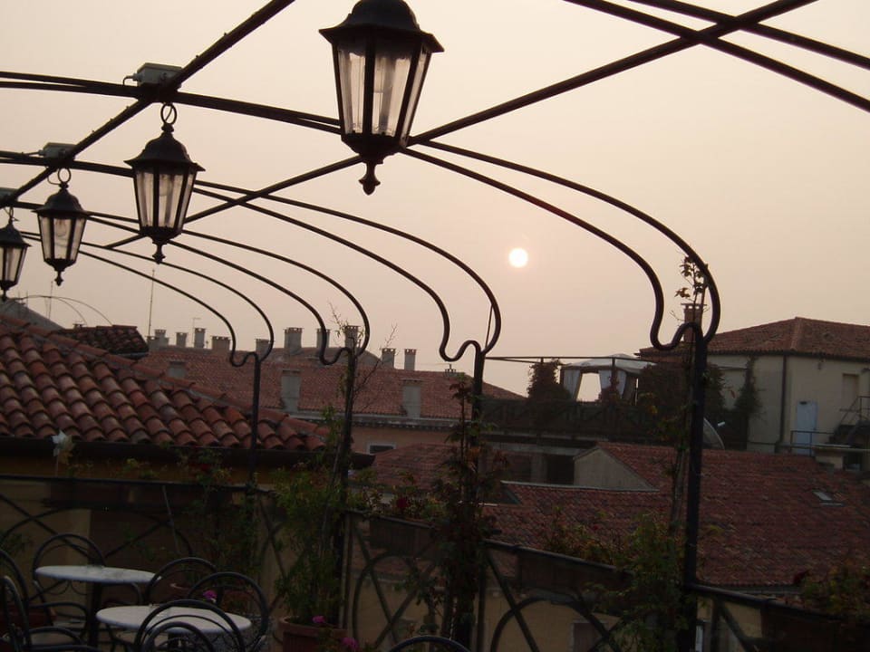 Sonnenaufgang auf der Dachterrasse Hotel Firenze