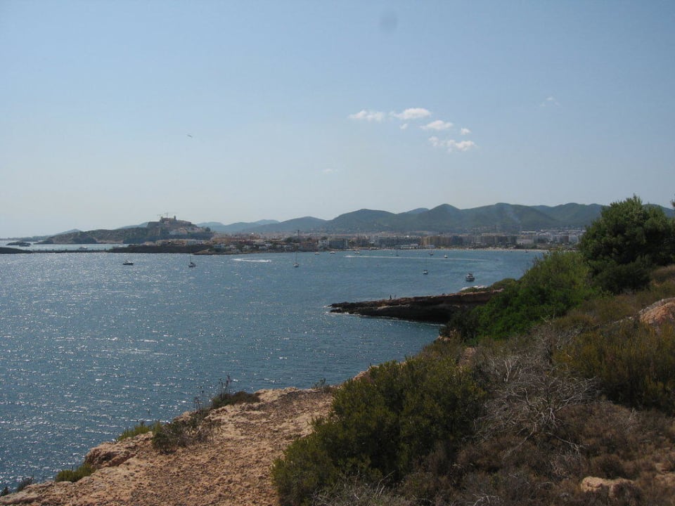 Blick nach Ibiza-Stadt Destino Pacha Ibiza Resort - Adults only