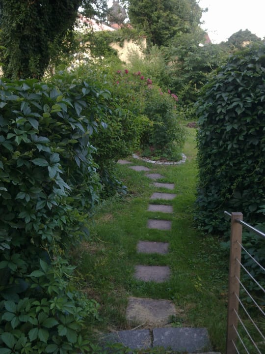 Weg zum Rosengarten Hotel Gasthof Zur Linde