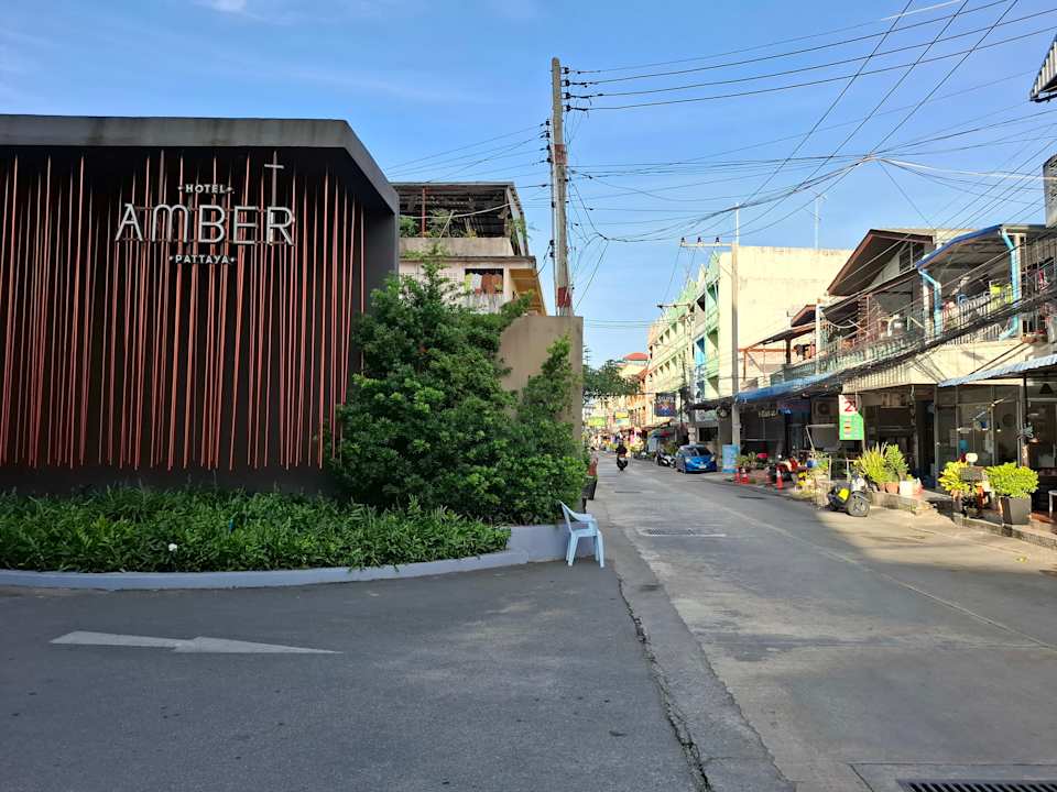 Außenansicht Hotel Amber Pattaya
