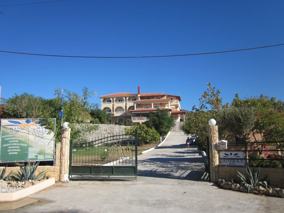 Einfahrt zum Hotel Thassos Hotel Grand Brach