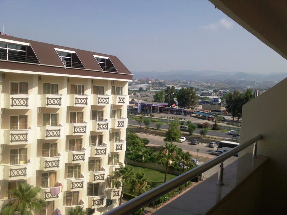 Ausblick vom Balkon zum Nachbarhotel Solivia Hotel