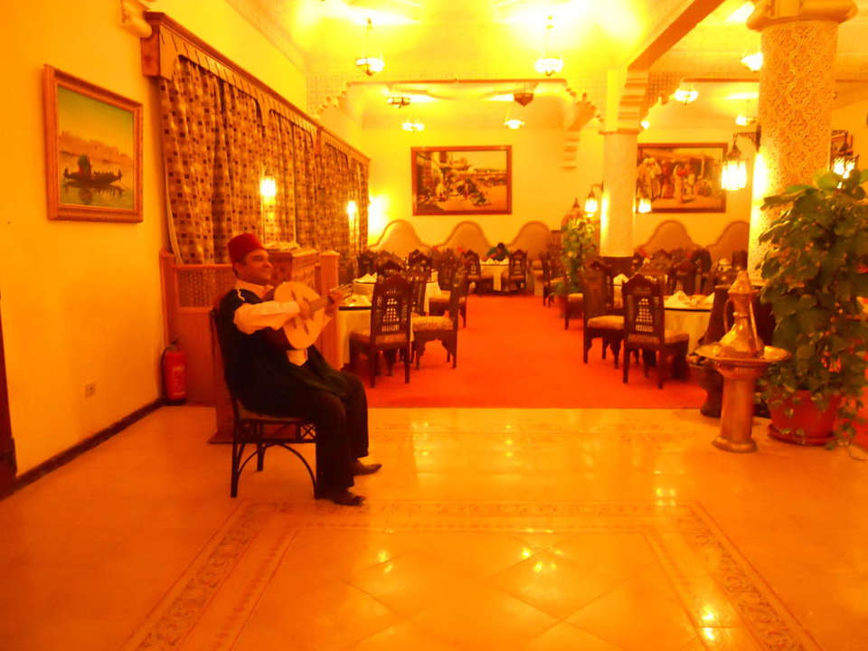 Beim Marokkaner Pickalbatros Alf Leila Wa Leila Resort - Neverland Hurghada