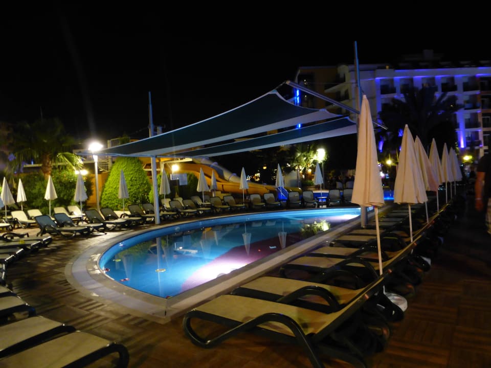 Kinderpool bei Nacht! My Home Resort