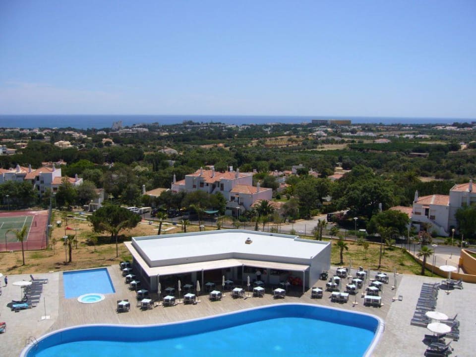 Poolbar mit Panoramablick BlueBay Balaia Atlantico