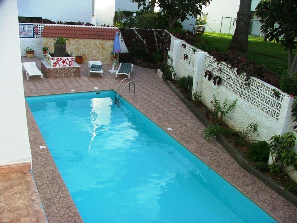 Pool vom Balkon aus gesehen Hotel Sandra