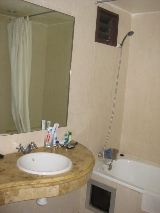 Bad mit Wanne Hotel RIF