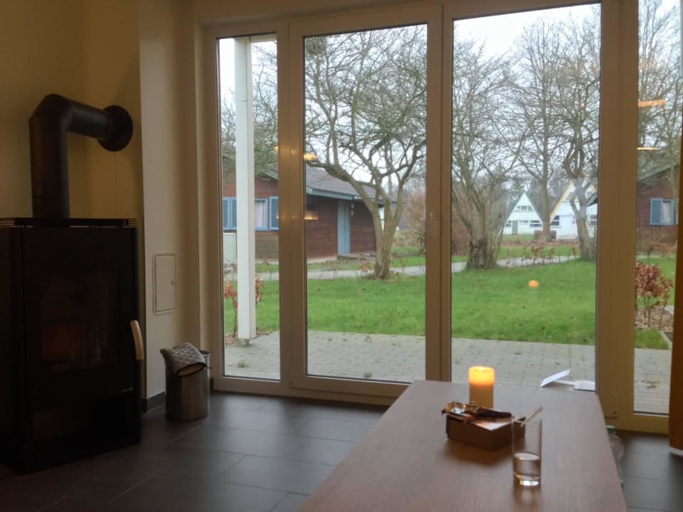 Gartenblick (aus dem Wohnzimmer) Ferienhauspark Asgard in Damp