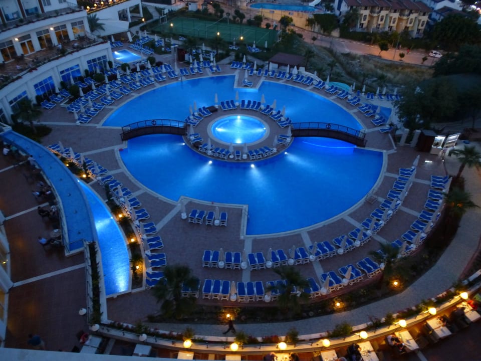 Hotelpool bei Nacht Side Prenses Resort & Spa