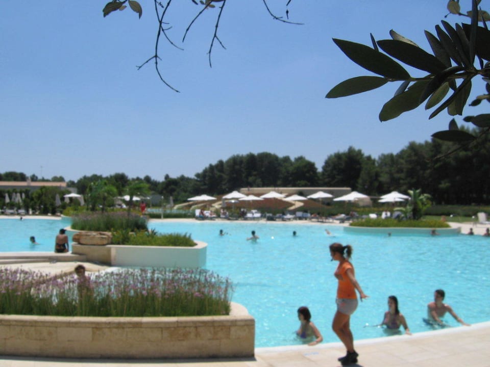Wassergymnastik im unteren Pool Vivosa Apulia Resort