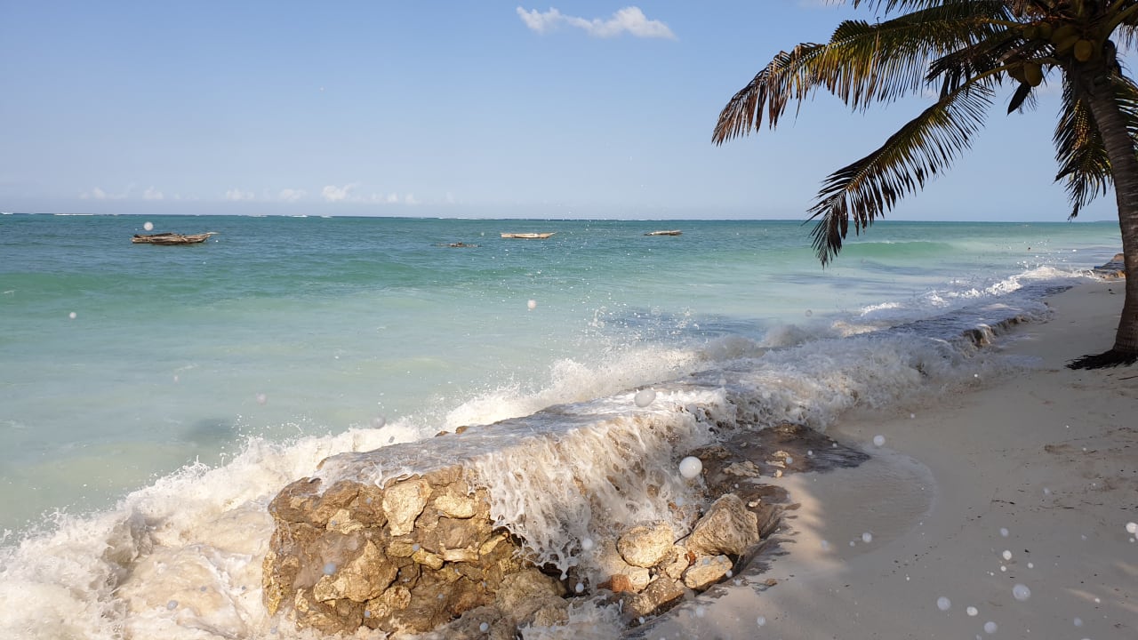 Strand Neptune Pwani Beach Resort & Spa