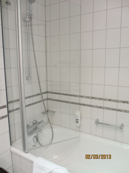 Für den Einstieg in die Wanne brauchst n' Lift Mercure Hotel Plaza Essen