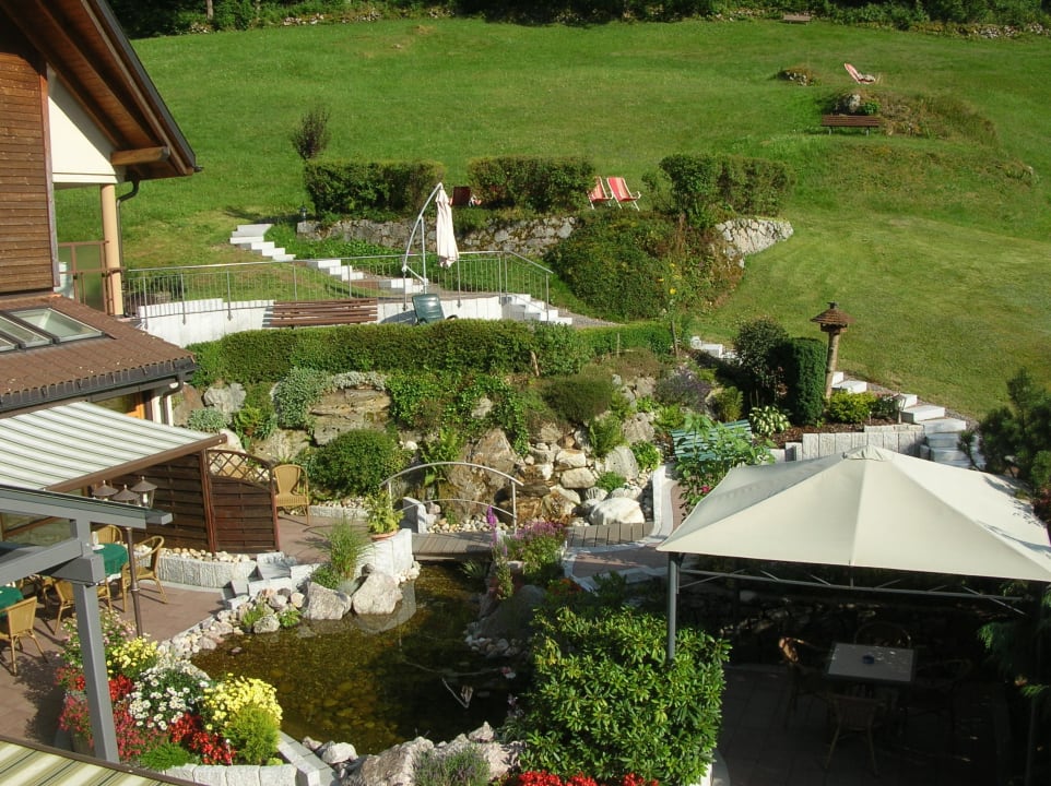 Garten und Ruhebereich Hotel Pension Obergfell