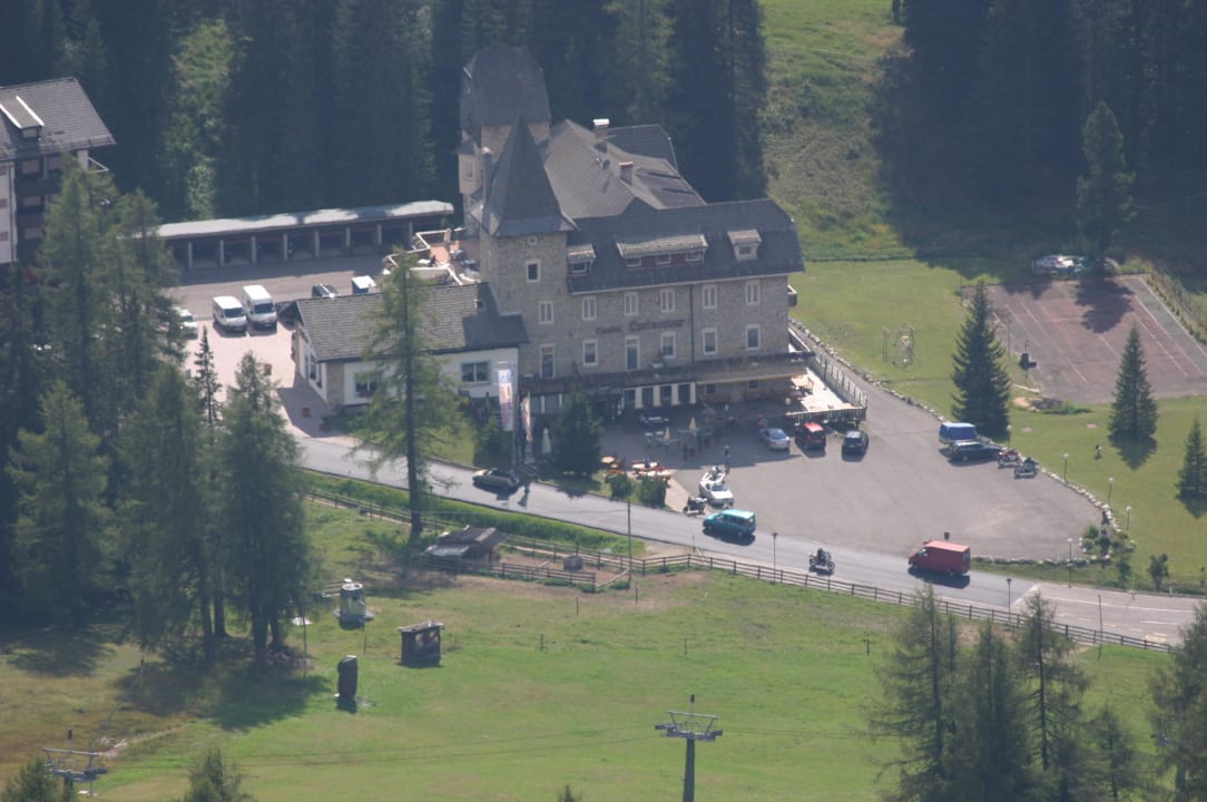 Blick vom Berg Hotel Castel Latemar