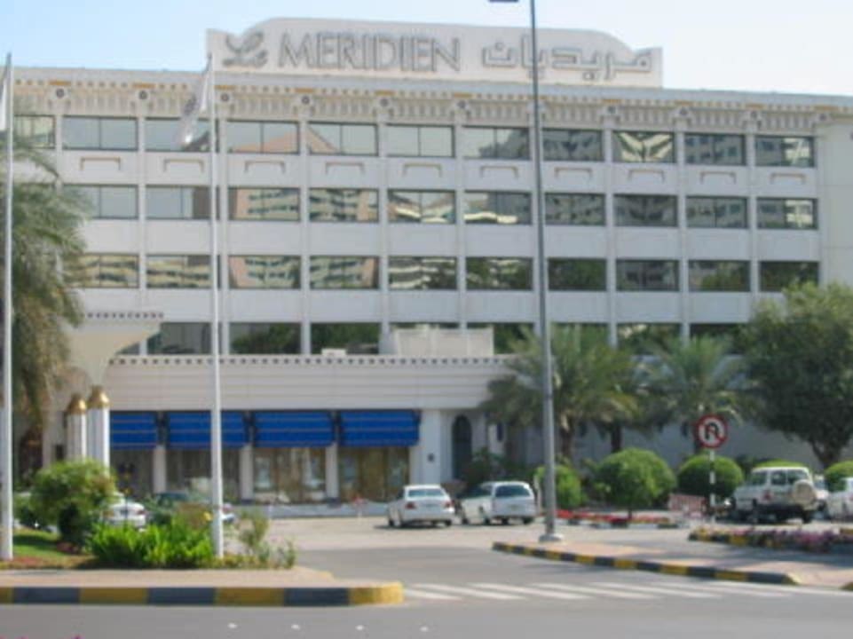Hotel von aussen Le Meridien Abu Dhabi Resort