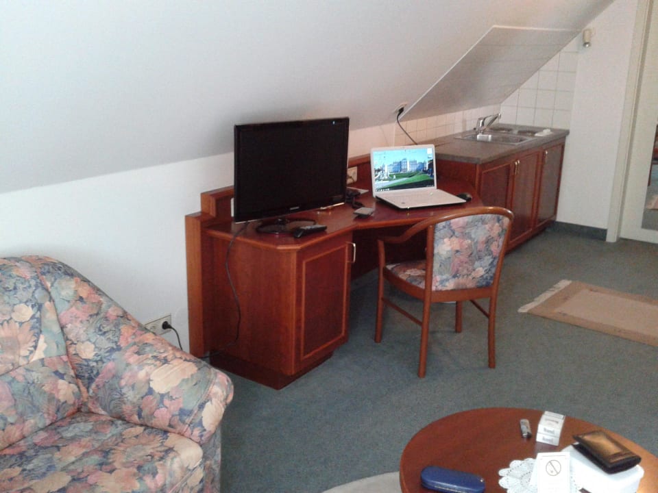 TV mit Schreibtisch Hotel am Schlossberg