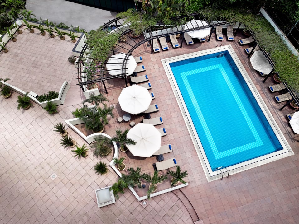 Pool Hilton Hanoi Opera