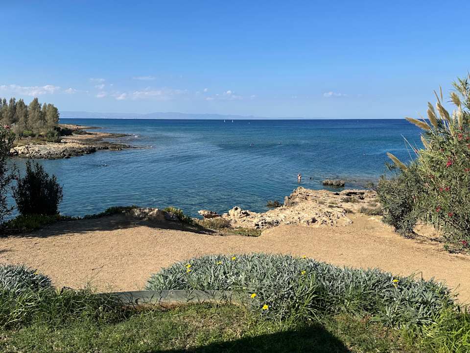 Strand Crystal Springs Beach Hotel