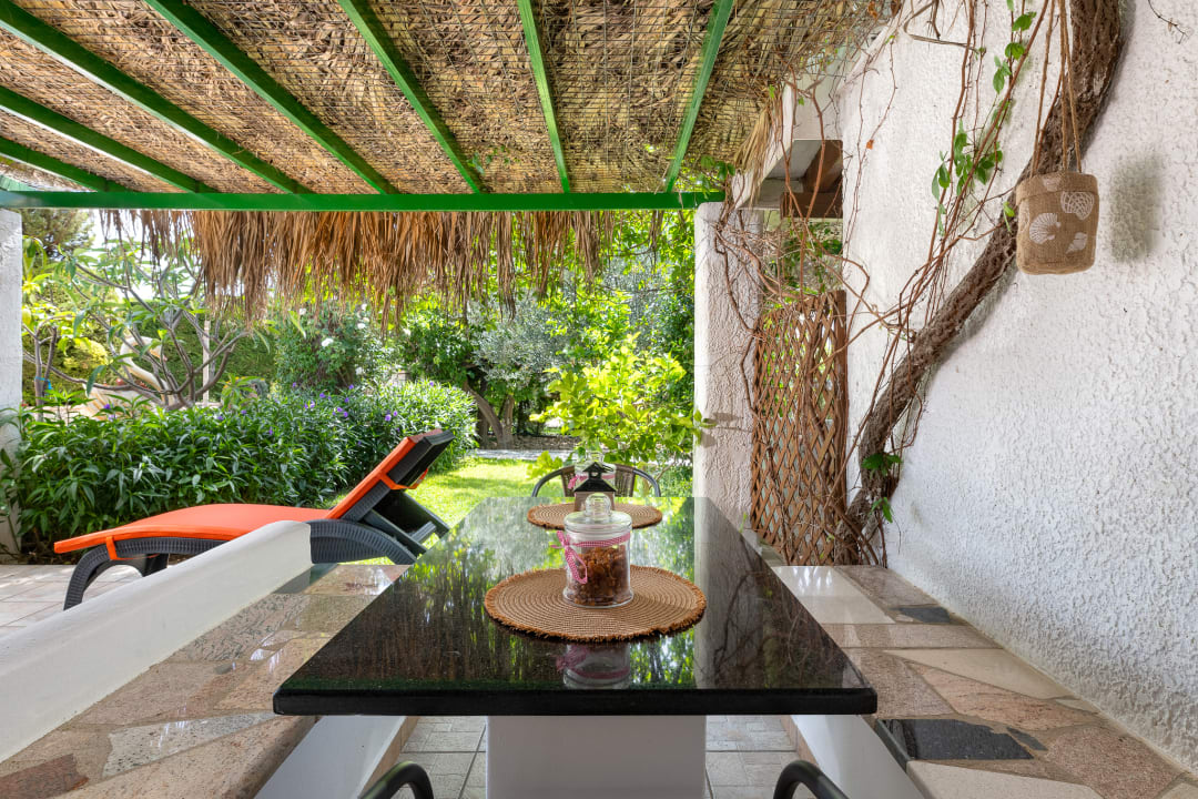 Gartenanlage Elefteria Apts & Suites