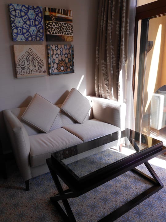 Die Couch im Zimmer Rixos Al Mairid Ras Al Khaimah