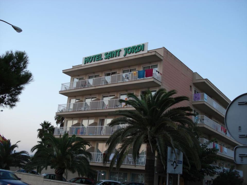 Hotel von der Hauptstrasse Hotel Sant Jordi