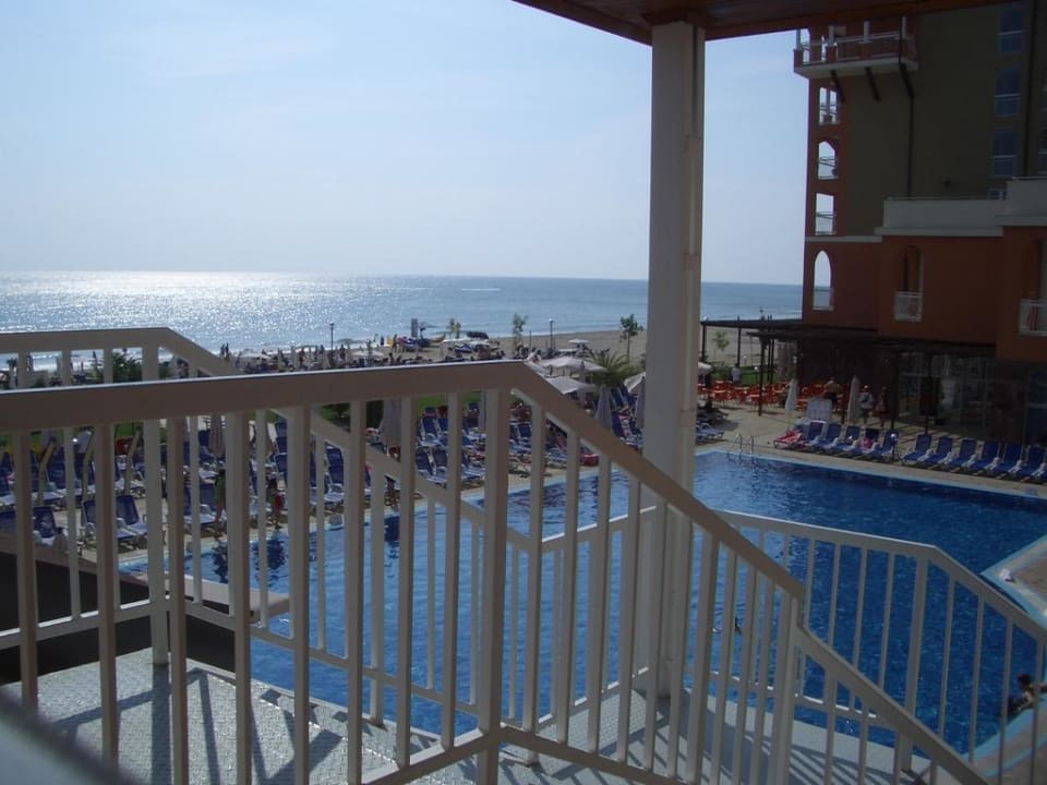 Zugang großer Pool von oben Sol Luna Bay